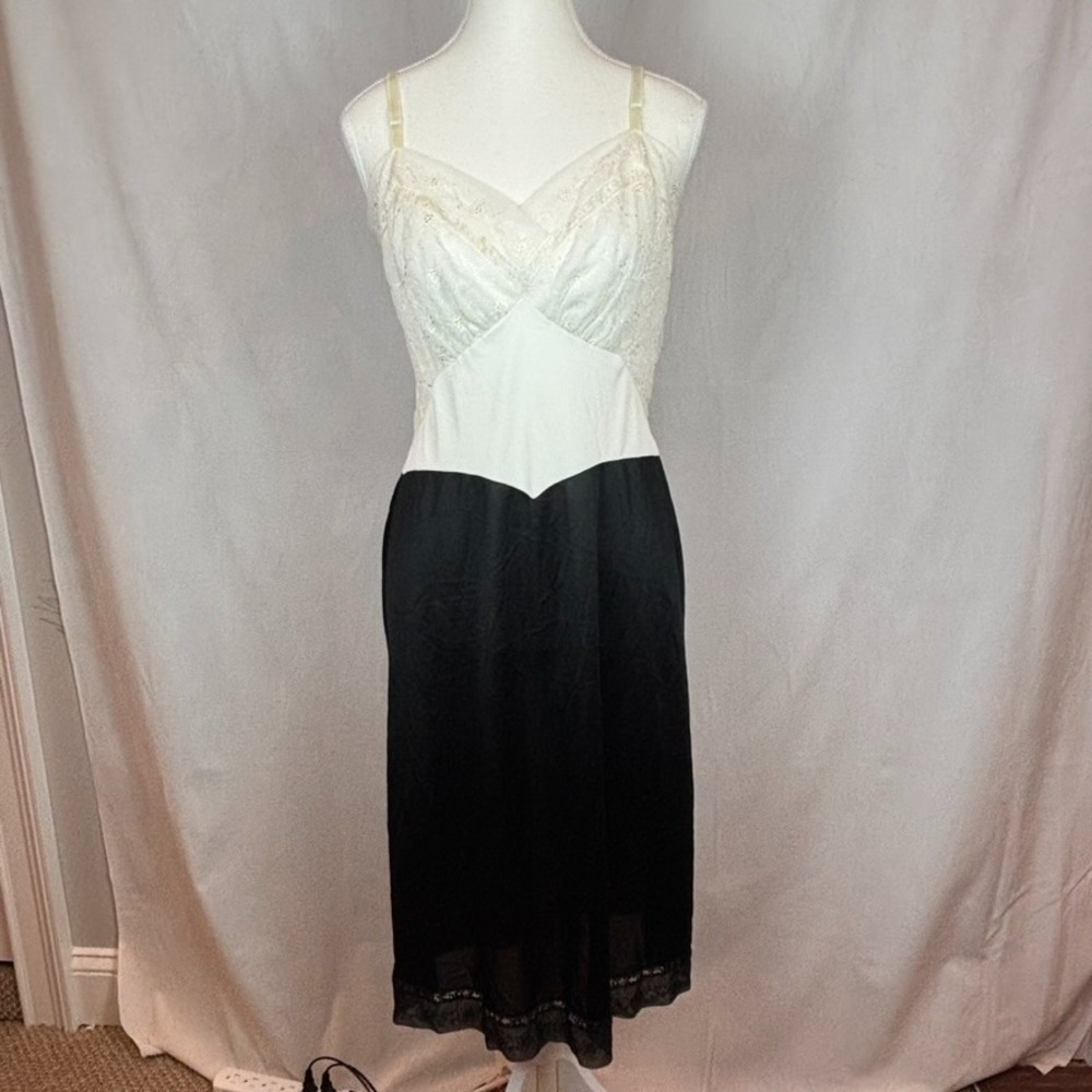 Vintage Vanity Fair Womens Slip Dress White Black Skirt Lace Nylon Size 36 Retro